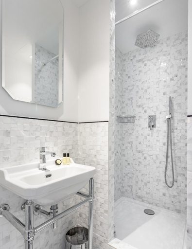 Bathroom 4, Clarisse, Paris