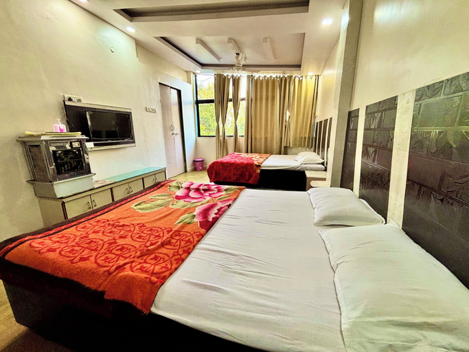 Others 3, Girichintan Bunglow, Satara
