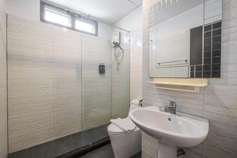 Bathroom 26