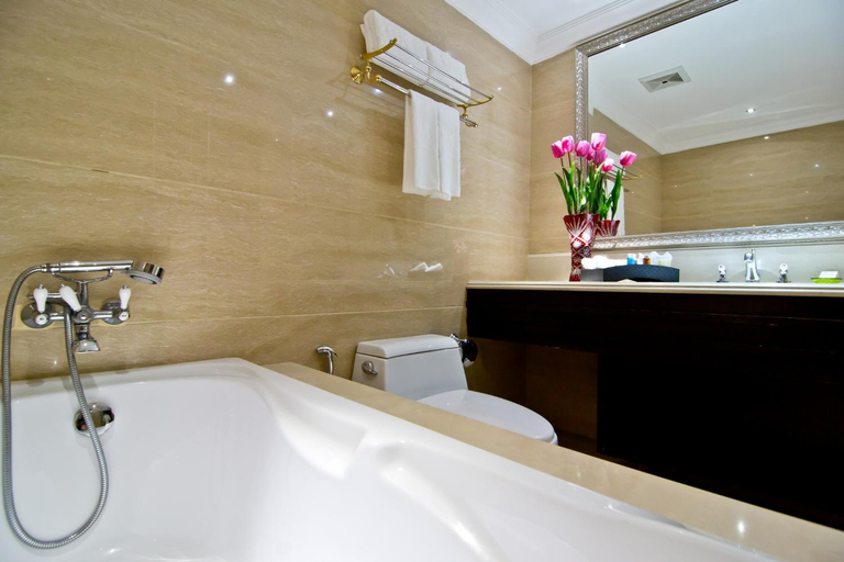 Bathroom 5, LK The Empress Pattaya, Pattaya