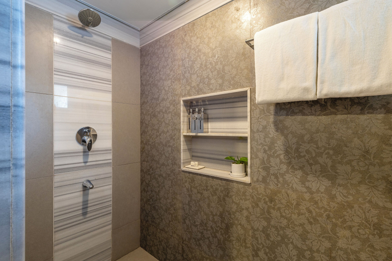 Bathroom 3, Amã Stays & Trails Mangirish Farmhouse, Alur, Bengaluru, Bangalore