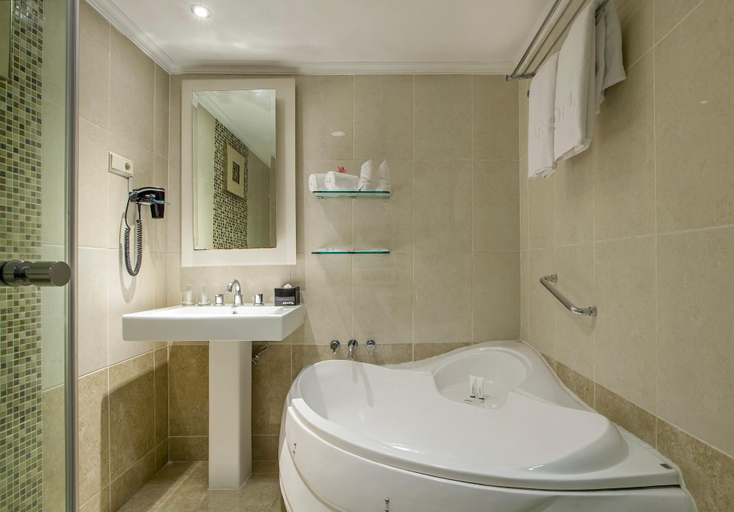 Bathroom 13