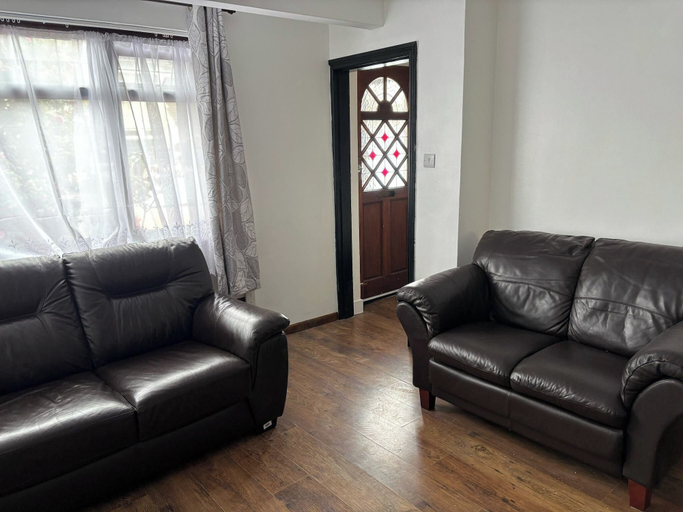 Living area, Dagenham - Stay 5 - Garden - Parking - Petfriendly, London