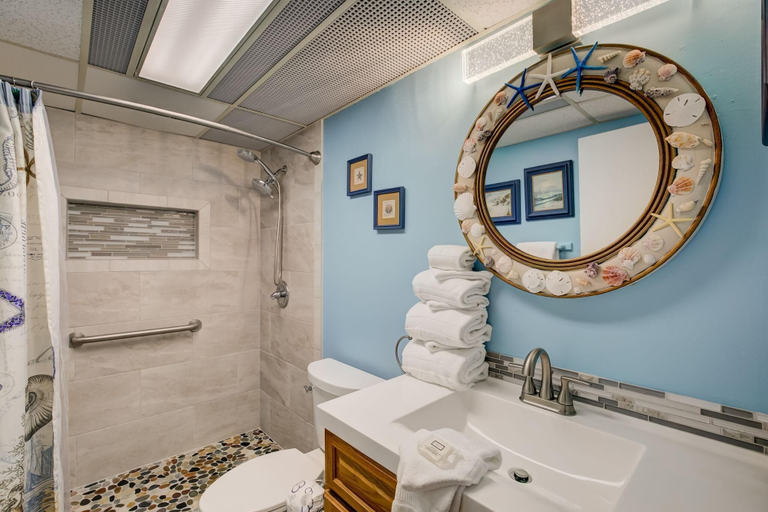 Bathroom, Gulf Tower 3C, Baldwin