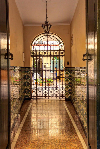 Others 5, Pension Azahar, Sevilla