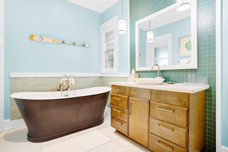Bathroom 3, Captain's Cottage, Walton