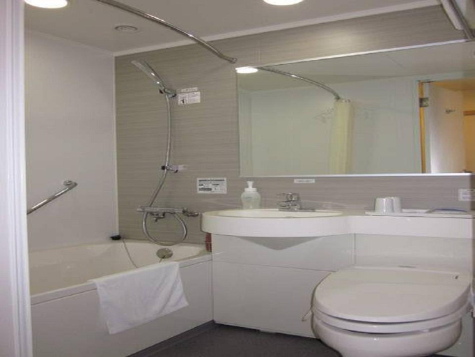 Bathroom 7