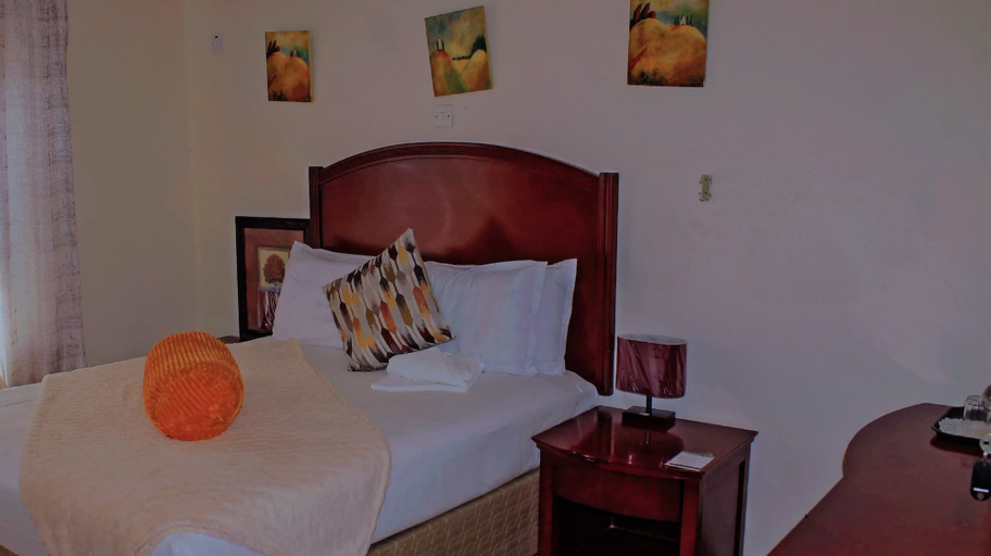 Bedroom 2, Comfort Palace, Chobe
