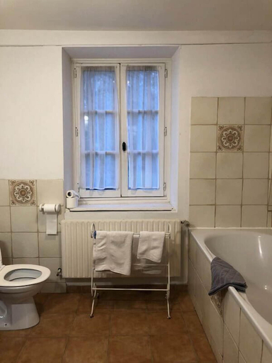Bathroom, La Tour Blanche, Somme