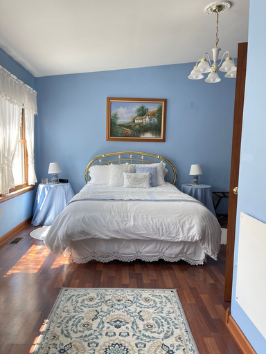 Bedroom 1, The Yorkshire Inn, Ontario
