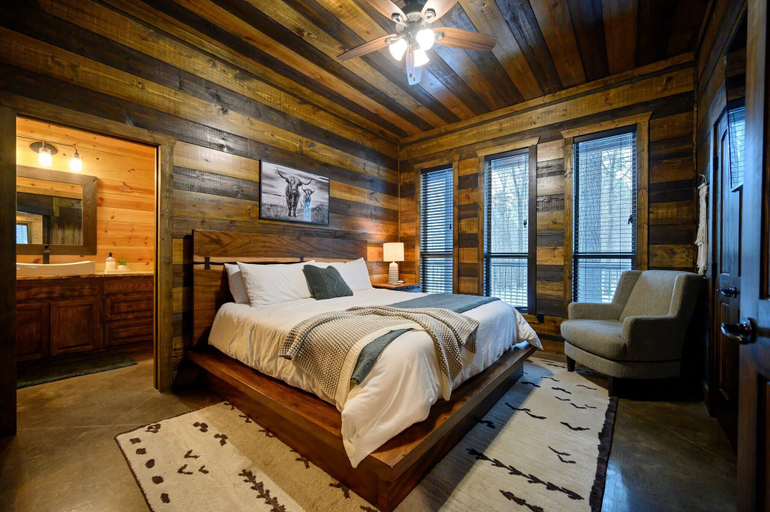 Bedroom 3, Cabin Vibe - Bunkroom - 3 King - Firepit - Shuffleboard, McCurtain