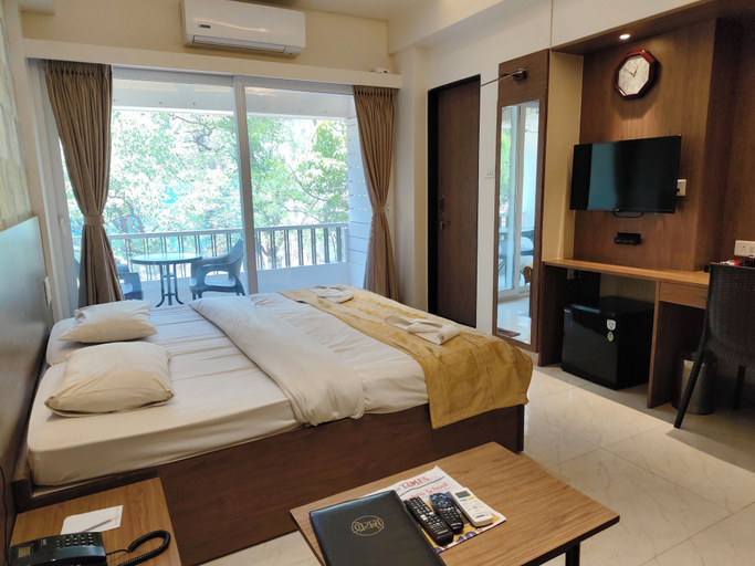 Bedroom 4, Hotel Shreyas, Pune