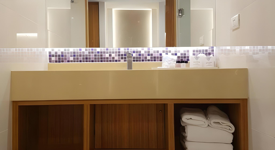 Bathroom 5, The Whisper Hotel, Pattaya