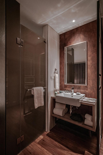 Bathroom 5, Somer Chew Hotel, Tainan
