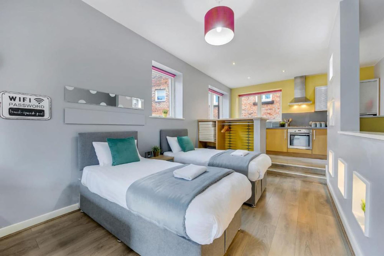 Room 2, Host Stay Campbell Sq Roof Terrace Apt, Sefton