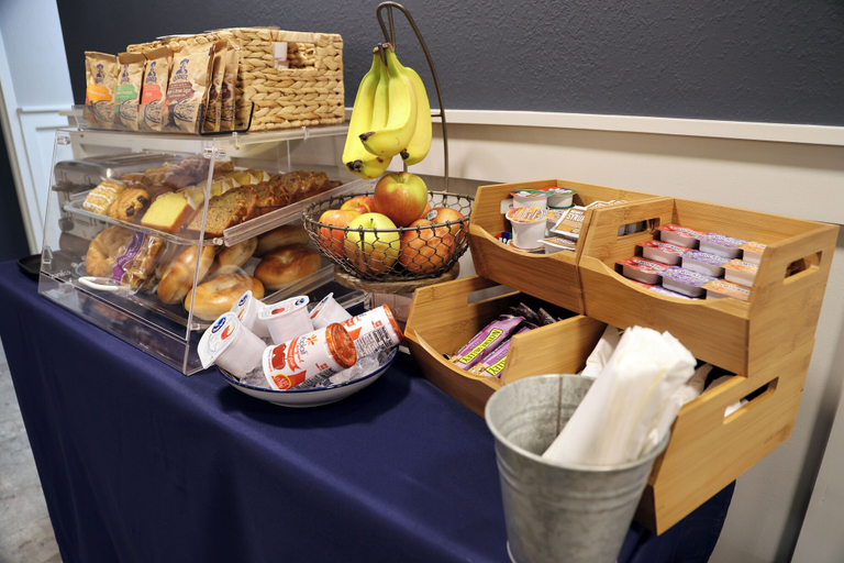 Food & Drinks 4, Harbor Winds Hotel, Sheboygan