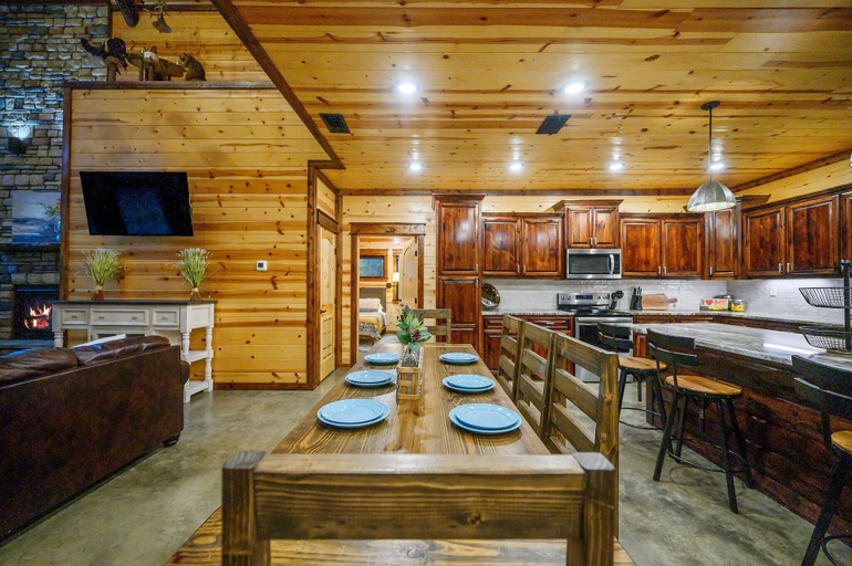 Others 4, Sugar Daddy Cabin for 13!, McCurtain