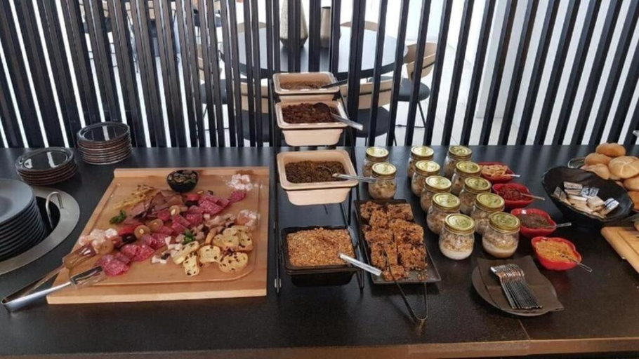 Food & Drinks 5, Sun Plaza Suites - Adults Only