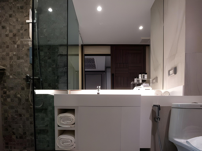 Bathroom 15