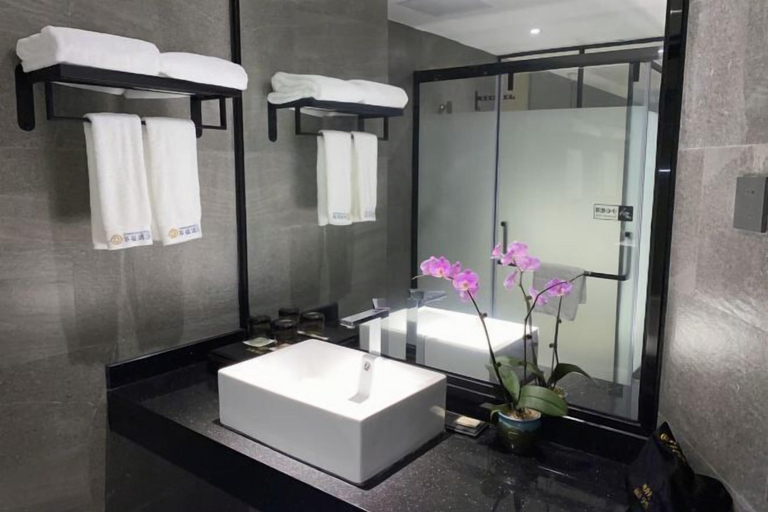 Bathroom 3, Duoman Hotel (Dongguan Xiping Metro Station), Dongguan