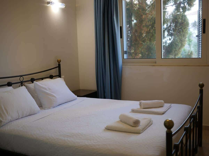 Bedroom 3, Cassiopeia 1BR Apt on Beach with Pool, Crete