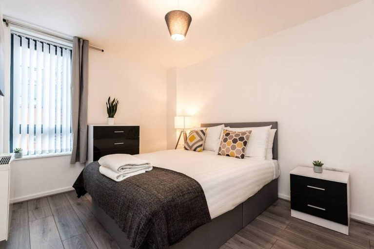 Room 4, Host Apartments Oldham Place, Sefton