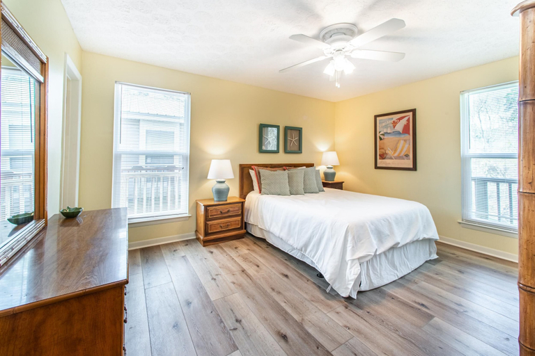 Bedroom 1, Surfer Girl, Walton