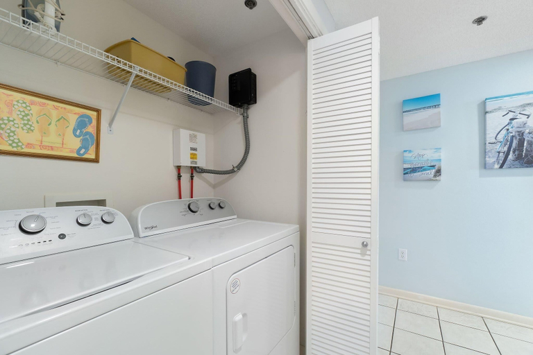 Bathroom 3, Phoenix Viii 81201, Baldwin
