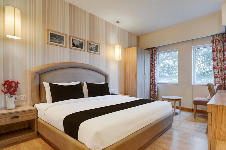 Room 4, Elegant Stays With Rooftop Restro and Hill View, Dehradun