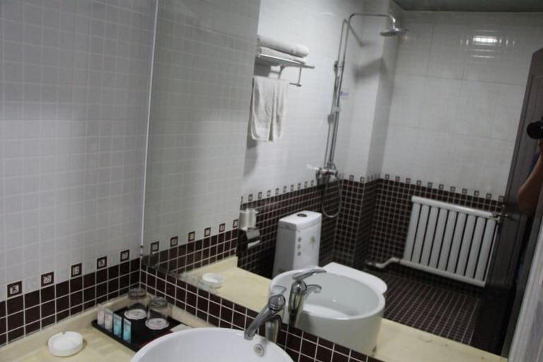 Bathroom 3, Luntai Tianbai Hotel, Bayin'gholin Mongol