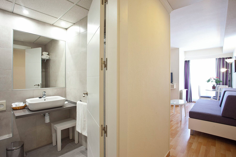 Bathroom 5, Ona Princesa Playa, Málaga