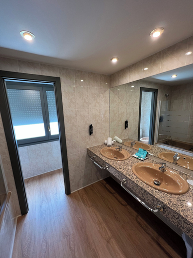 Bathroom 4, Yomo Imperial