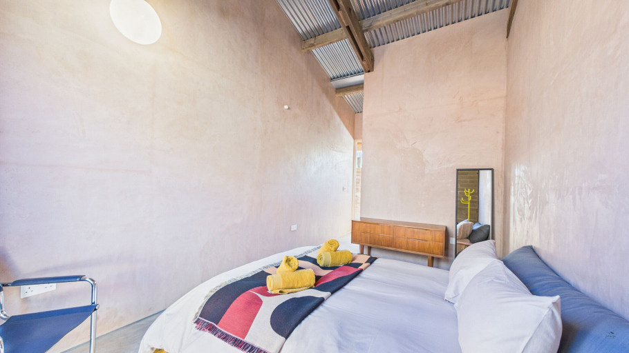 Room 4, South Barns a Spacious Barn Conversion Near Cowes, Isle of Wight