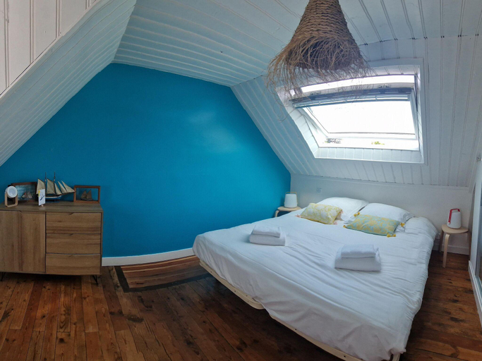 Bedroom 2, Holiday Home in Primel near Sandy Beach, Finistère