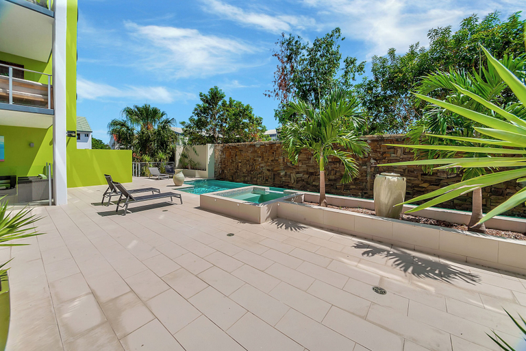 Sport & Beauty 4, Luxury Cairns Stay with Pool and BBQ, Cairns