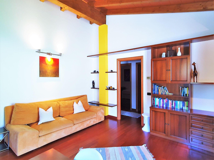Others 5, Apartment in Bosco with Scenic Terrace, Varese