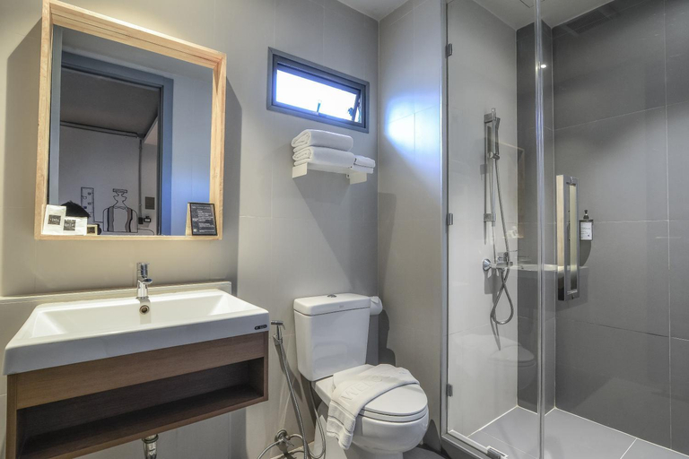 Bathroom 11