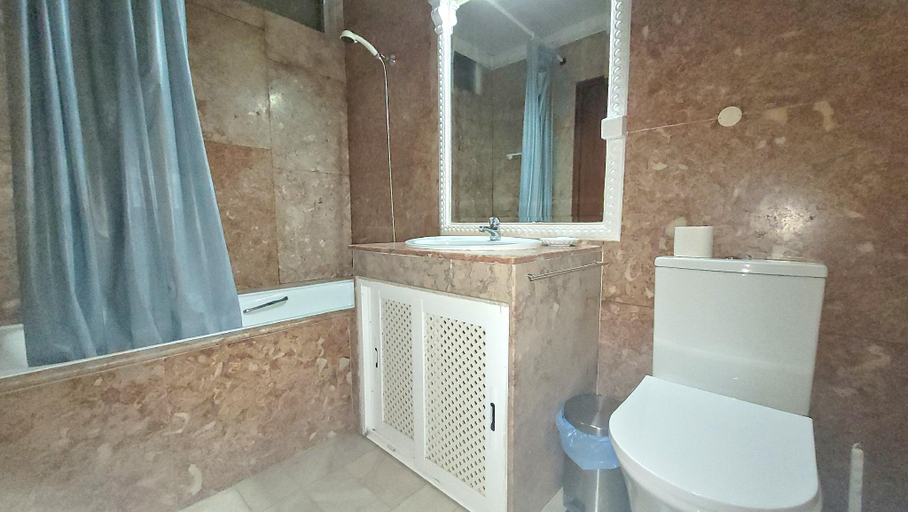 Bathroom 2, Walking Distance to the Centre - Snooker Table - Private pool - 5 bedrooms, Loulé