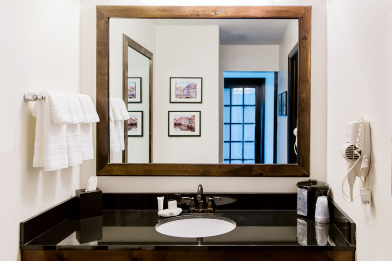 Bathroom 4, Hillside Boutique Hotel, Medina