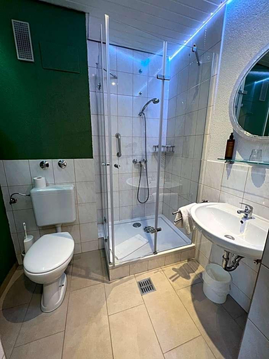 Bathroom 4, Aparthotel Deutschmeister, Main-Tauber-Kreis