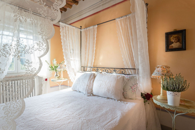 Room 5, Villa Querciabella in Lucca, Lucca