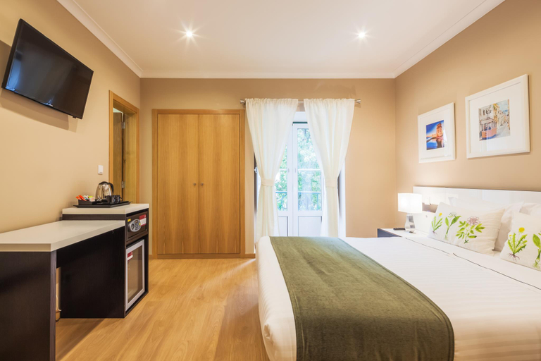 Bedroom 3, Vila Nova Guesthouse, Lisbon