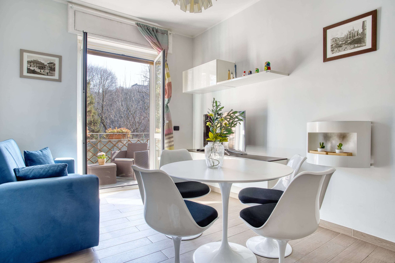 Others 5, Delightful flat with balcony, Milano