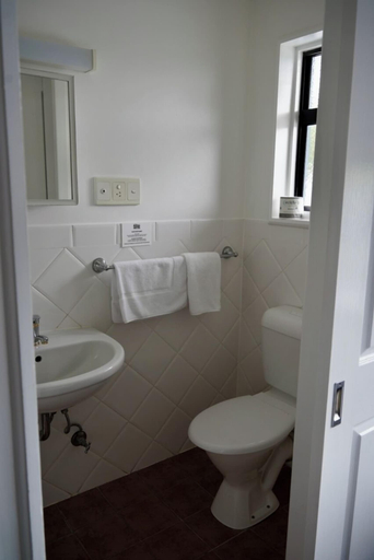 Bathroom 3, O'Shea's Royal Hotel, Goondiwind