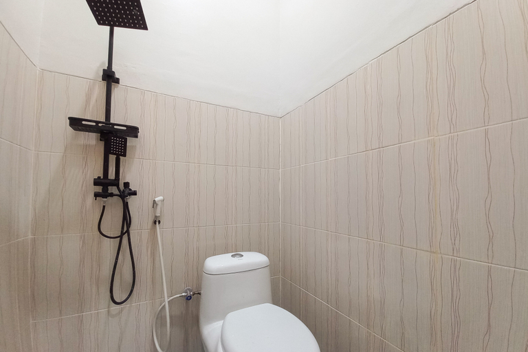 Bathroom 3, RedDoorz @ The Nawasena Kandis Riau, Bengkalis