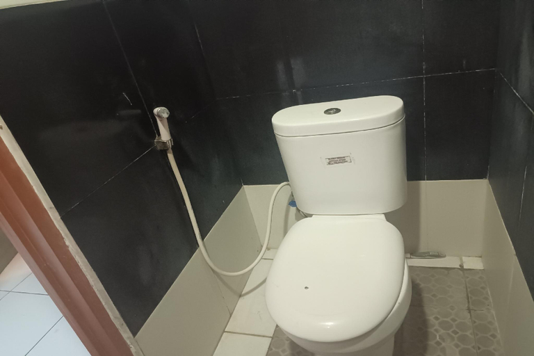 Bathroom 4, OYO 93485 Hotel Kenzie Sentani, Jayapura