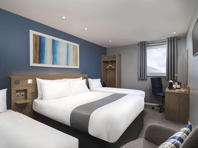 Bedroom 2, Travelodge London Twickenham, London