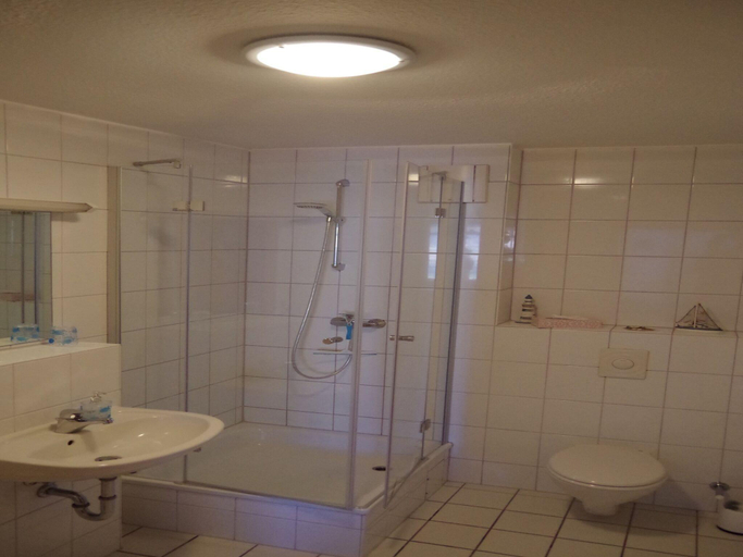 Bathroom 3, Ferienwohnung direkt am Hafen in Fehmarn-Orth, Ostholstein