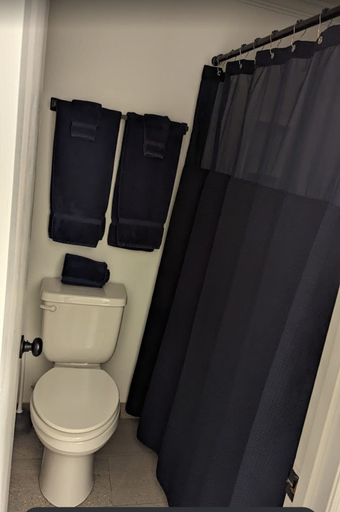 Bathroom, Dockside Inn, Middlesex