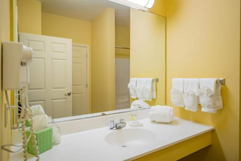 Bathroom 4, Berkshire Mountain Lodge, Berkshire